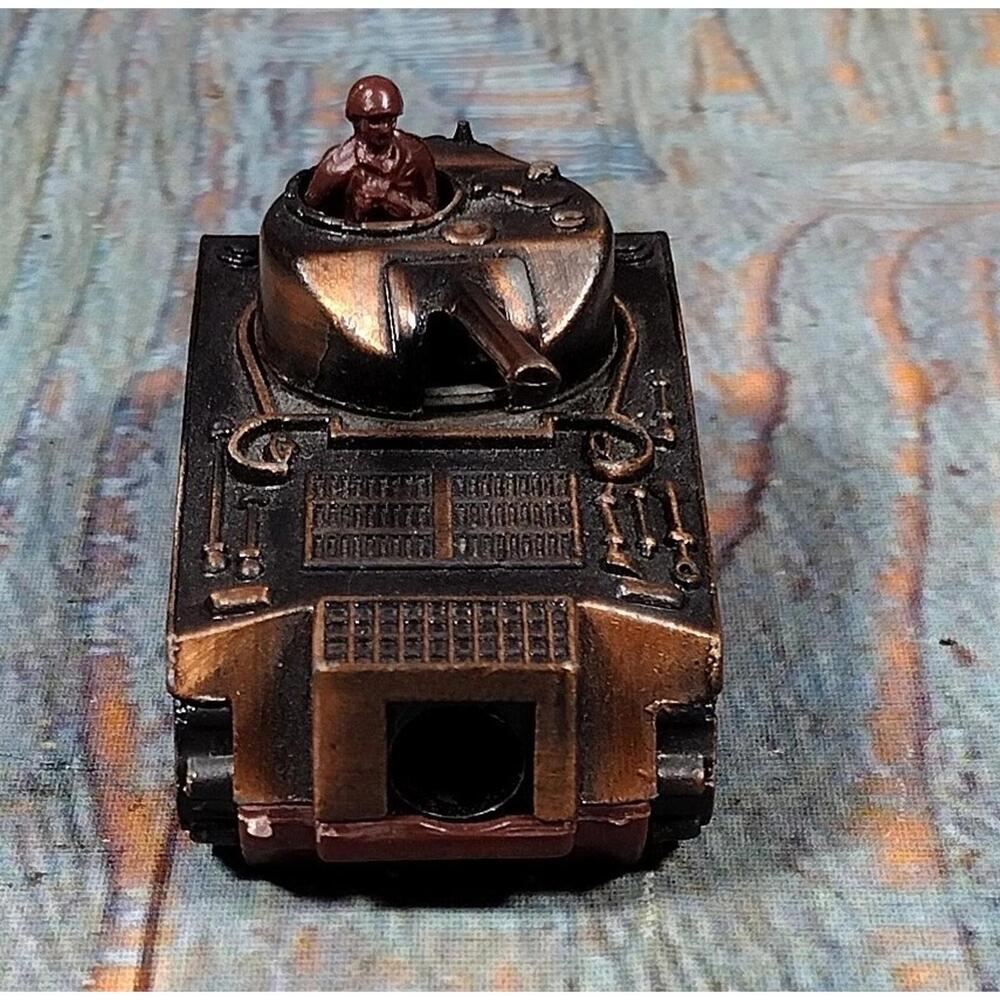 Tank Manual Pencil Sharpener - Bronze - Picture 2 of 12